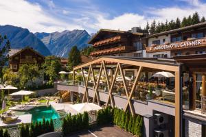 Nespecifikovaný výhled na hory nebo výhled na hory při pohledu z hotelu