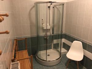 Koupelna v ubytování Árkád Apartmanház Szeged + 37 fotografií