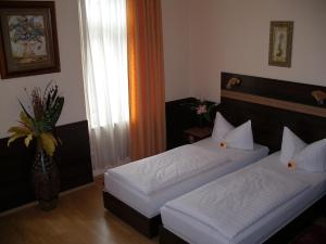 a hotel room with two beds and a window at Hotel Elbe Street 34 in Frankfurt