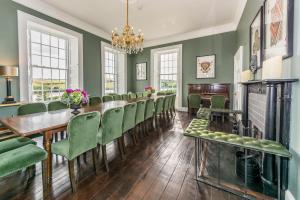 Fotografie z fotogalerie ubytování Ballywilliam House Kinsale,sleeps 32 guests, 8 mins to town Hosted by Exquisite Holiday Homes v destinaci Kinsale