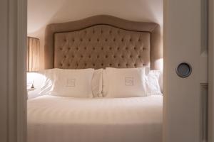 Voodi või voodid majutusasutuse Corte Calzaiuoli Elegant Suites toas