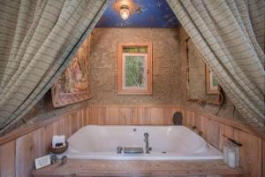 Ein Badezimmer in der Unterkunft 7F Lodge and Events