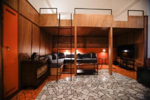 Ruang duduk di NAP Hostel Spaccanapoli