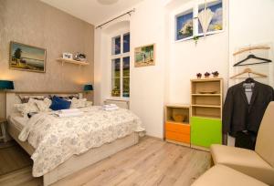 Postel nebo postele na pokoji v ubytování Trubarjev Art Boutique hotel