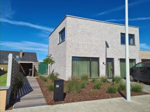 a building with a sign in front of it at Snooze in Ostend