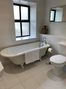 A bathroom at Crawfield Grange 