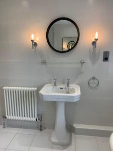 A bathroom at Crawfield Grange 
