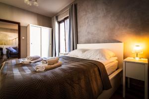 Łóżko lub łóżka w pokoju w obiekcie VIP Apartamenty Białystok