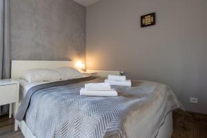 Łóżko lub łóżka w pokoju w obiekcie VIP Apartamenty Białystok