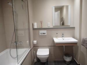Fotografie z fotogalerie ubytování Kings Wharf Quay29 - Large Studio Apartment with 3 Pools - Gym - Rock Views - Holiday and Short Let Apartments in Gibraltar v destinaci Gibraltar