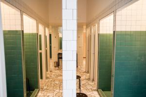 Bilik mandi di NAP Hostel Spaccanapoli