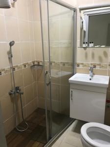 Koupelna v ubytování Meddusa Hotel + 37 fotografií