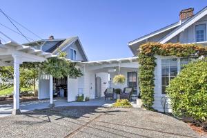 Gallery image of Ideally Located Waterfront Home - Puget Sound View in University Place