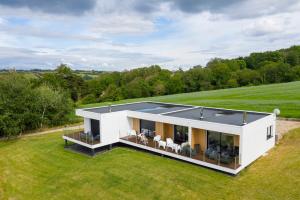 an aerial view of a white house on a hill at Les Gîtes du Cap Cod in Varengeville-sur-Mer