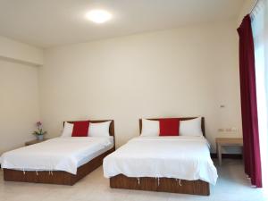Giường trong phòng chung tại 響樂池上電梯民宿1663 Chishang Music Guesthouse