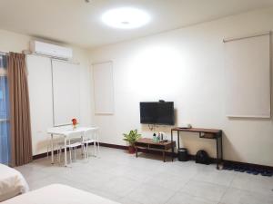 TV/trung tâm giải trí tại 響樂池上電梯民宿1663 Chishang Music Guesthouse