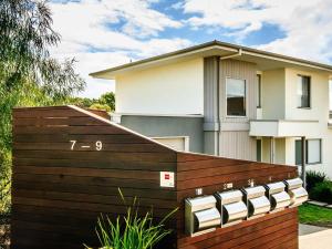 Το κτήριο όπου στεγάζεται  η παραθεριστική κατοικία