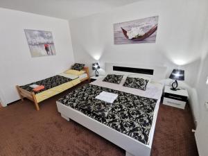 Ένα ή περισσότερα κρεβάτια σε δωμάτιο στο Apartmani Marko