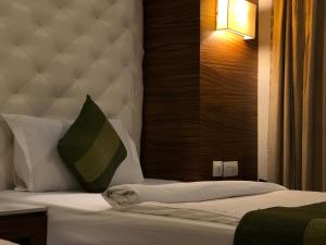 Postel nebo postele na pokoji v ubytování Hotel Ivory 32