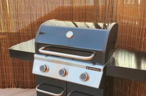 a barbecue grill sitting on top of a table at Romántico apartamento, piscina y BBQ en Playa La Tejita in El Médano