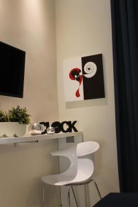 Televízia a/alebo spoločenská miestnosť v ubytovaní Little Rose Lodge
