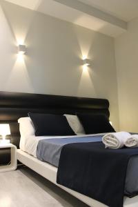 a bedroom with a large bed and two lights on the wall at Little Rose Lodge in Rome