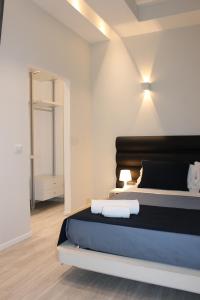 a bedroom with a bed with a black headboard at Little Rose Lodge in Rome