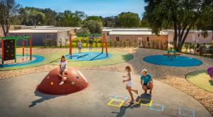 Maistra Camping Amarin Mobile homes的儿童游玩区