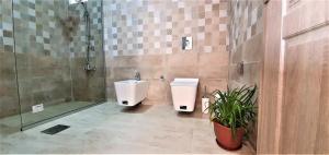 Ένα μπάνιο στο VILLA MARIA PETRA +20 φωτογραφίες