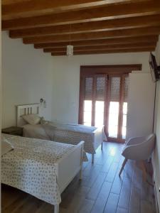 A bed or beds in a room at Apartamentos y Casa La Paredana, agroturismo