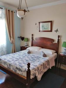 En eller flere senger på et rom på A Casa Do Caseiro