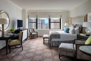 Uma área de estar em Lotte New York Palace