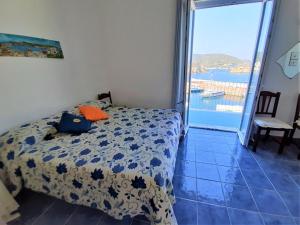a bedroom with a bed and a view of the ocean at Maridea - Suarella in Ponza