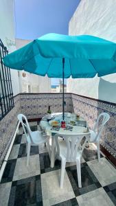 En terrasse eller udendørsområde på Piso en Conil con Vistas al mar