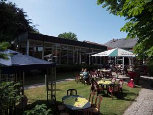a group of tables and chairs in front of a building at Hotel Heidenauer Hof in Heidenau