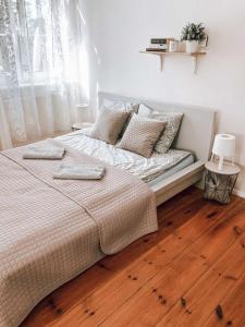 Кровать или кровати в номере Bankowa 8 Guest Rooms