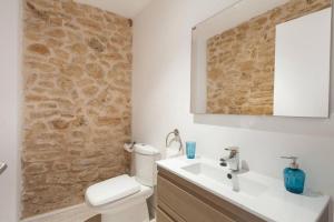 Koupelna v ubytování Casa Sa Pedra, en el Centro Histórico de Alcudia + 25 fotografií