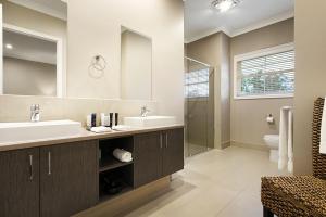 a bathroom with a sink, toilet, and bathtub at Kerami Manor & Day Spa in Marysville