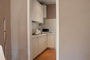 Kuchyňa alebo kuchynka v ubytovaní Domus Suites Verona