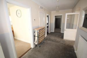 Eversley Gardens -Apt A