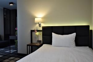 Postel nebo postele na pokoji v ubytování Hotel Impresja