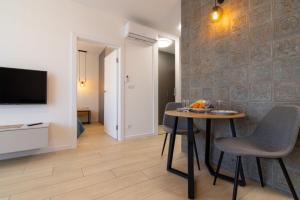 Televízia a/alebo spoločenská miestnosť v ubytovaní VIP Apartamenty Butikowa