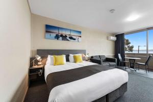 Postel nebo postele na pokoji v ubytování Bayside Hotel