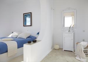 A bed or beds in a room at Altana Heritage Suites