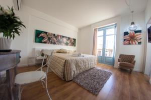 Кровать или кровати в номере Operetta House