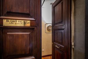 Certifikát, hodnocení, plakát nebo jiný dokument vystavený v ubytování Duomo Palace
