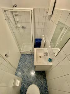 Kylpyhuone majoituspaikassa Business Apartment near Neuss/Düsseldorf