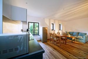 Posezení v ubytování gîte Les Marronniers + 10 fotografií
