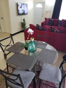 A seating area at Montego Bay Home Close to Resort Area and Airport