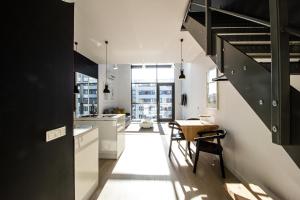 Posedenie v ubytovaní Qbik Loft Modern Apartment
